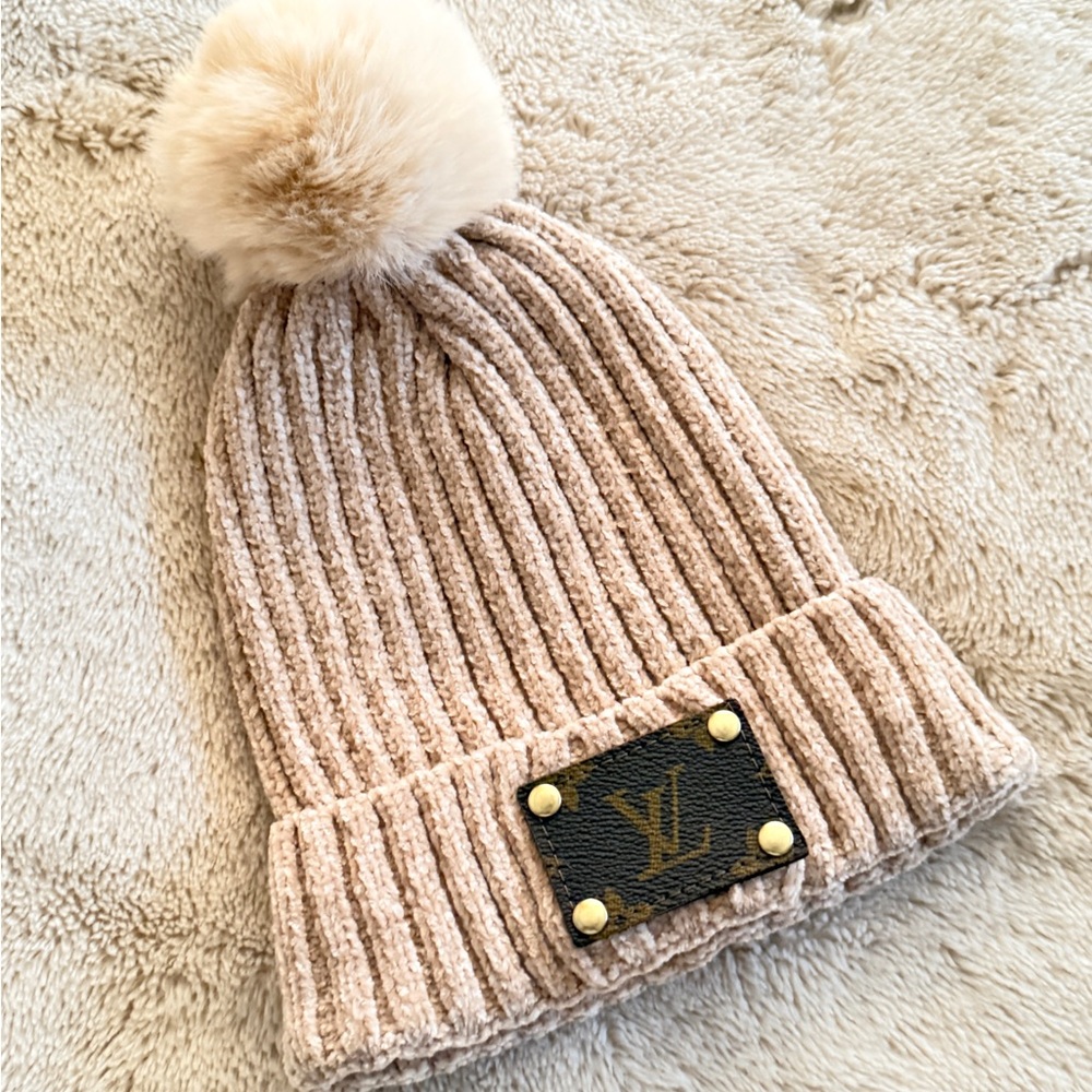 Beige Ribbed Beanie w/LV patch and Pom Pom